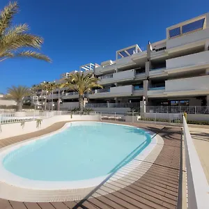Stunning - Walking Distance To The And Town - Pool Open Apartment
